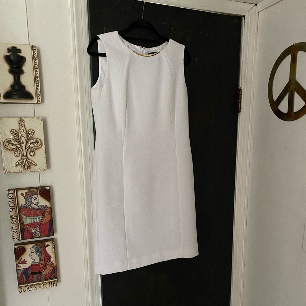 Women’s white TAHARI dress